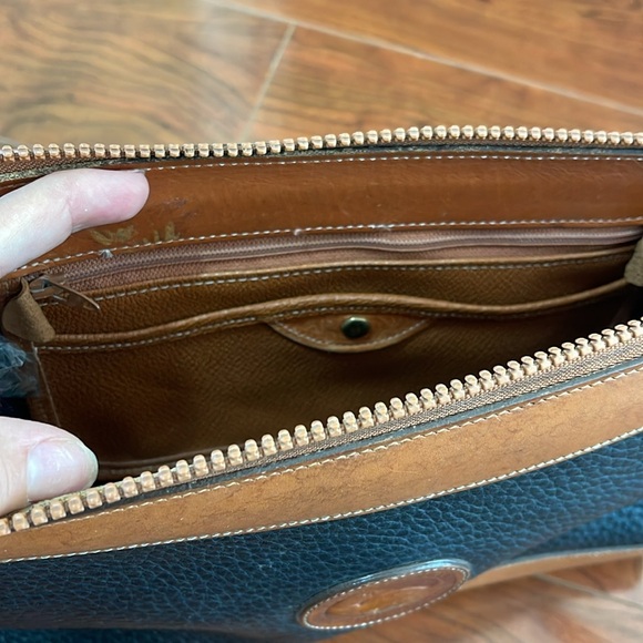 Vintage 1980s Dooney & Bourke Black and Tan Pebble Leather Crossbody Purse Bag - Picture 13 of 15